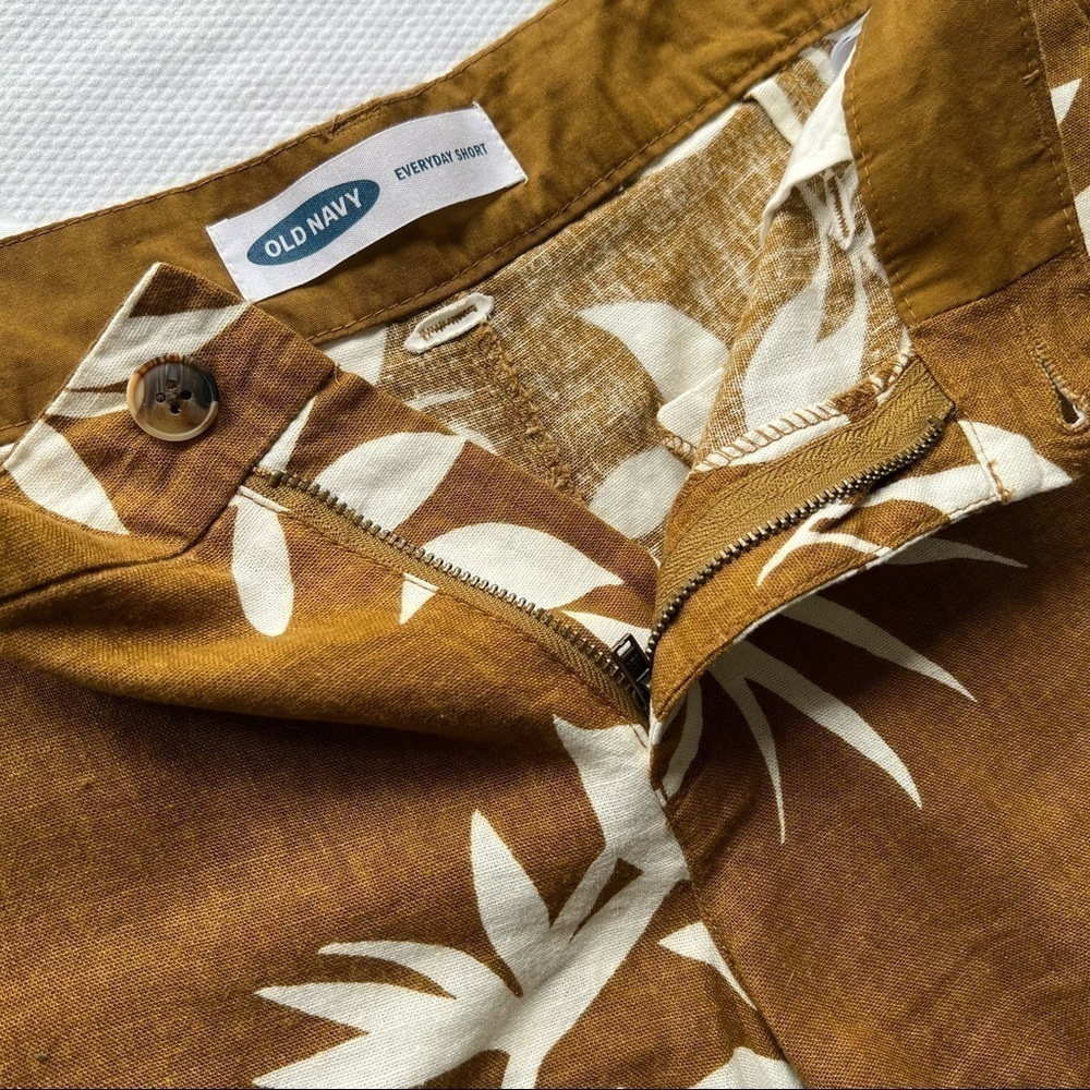 Old Navy Linen Blend 4" Shorts Size 4 - Picture 8 of 9